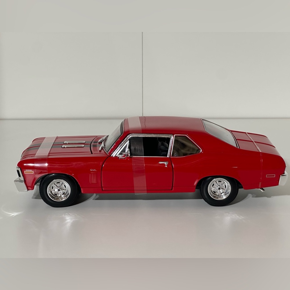 New! Maisto Diecast 1/18 Scale Toy Model Car  Red Die Cast